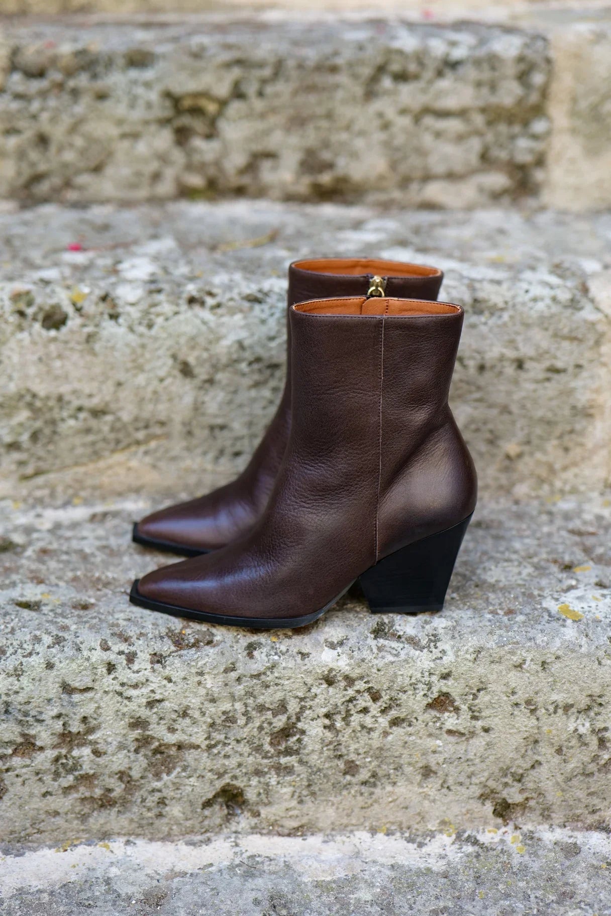boots-marron-femme-242omc-1.jpg Bottines MIRETTE en cuir naturel marron – Ángel Alarcón – Image 1
