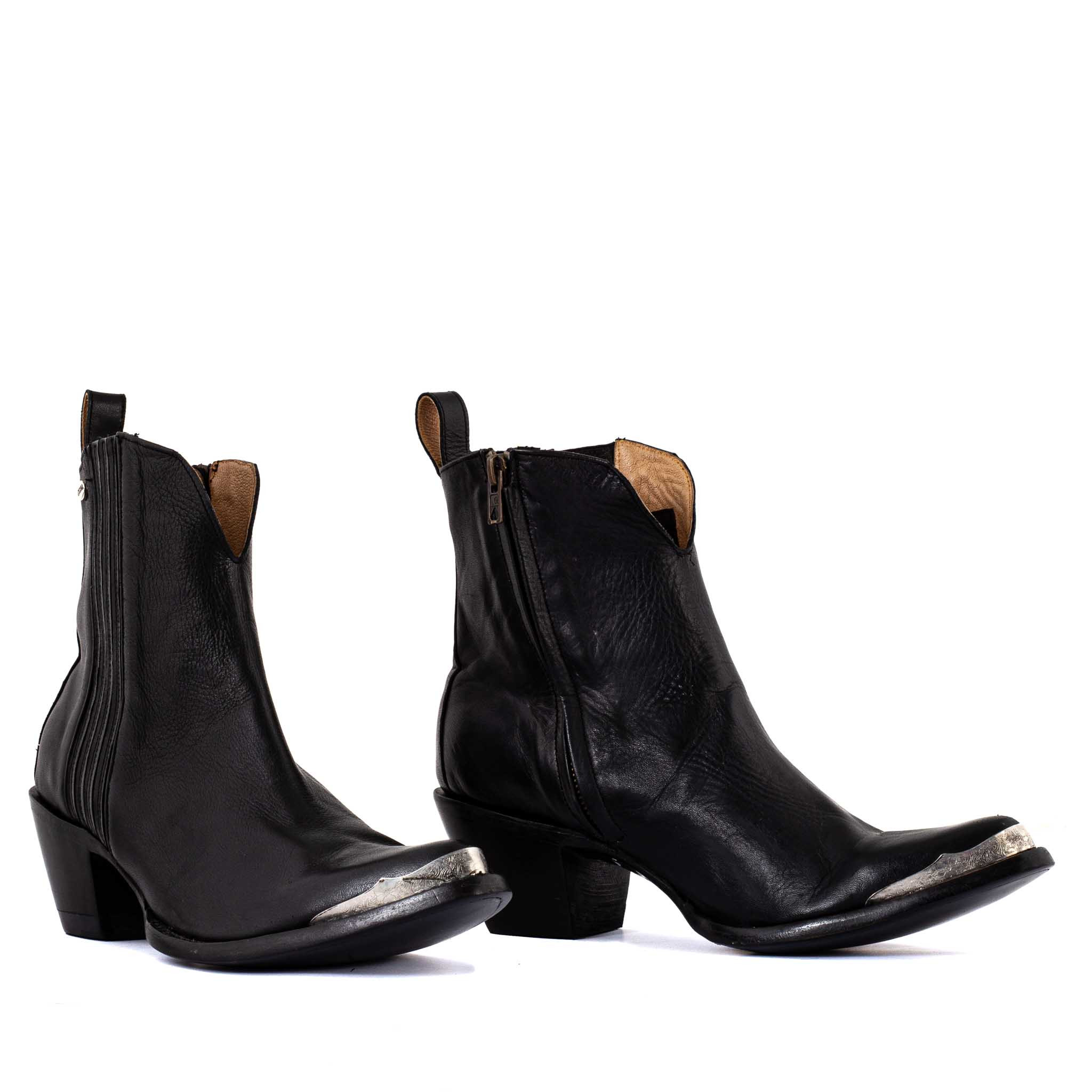boots-noires-femme-208lrt-1.jpg Bottines santiags noires avec embouts métalliques Monalisa métal Santiags femme – Image 1