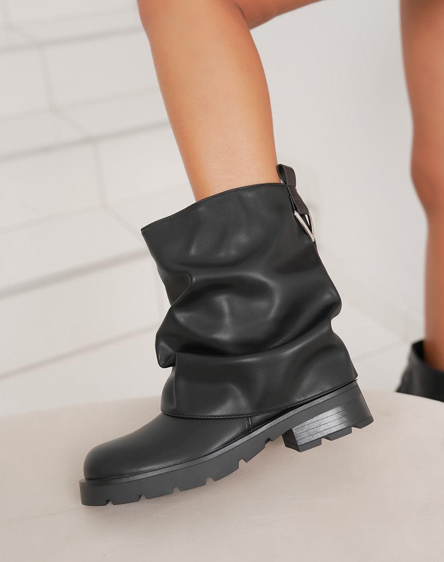 boots-noires-femme-517qau-1.jpg Bottines femme noires à revers plié tendance avec semelle crantée épaisse – Image 1