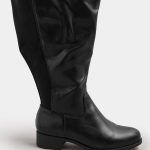 Bottes hautes en similicuir noir à mollet large, coupe extra large EEE | Yours Clothing