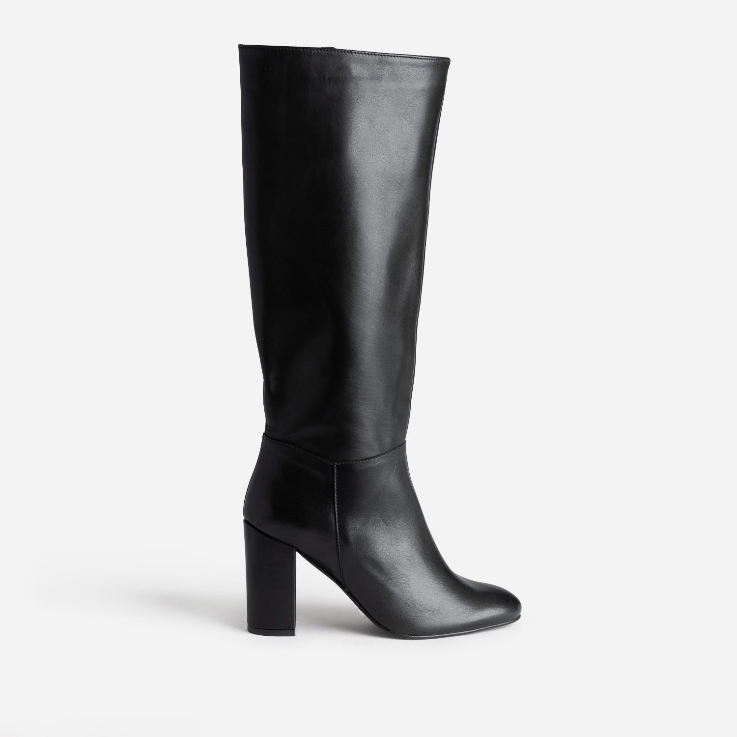 bottes-a-talon-femme-180nqy.jpg Botte à talon noire en cuir – Image 1