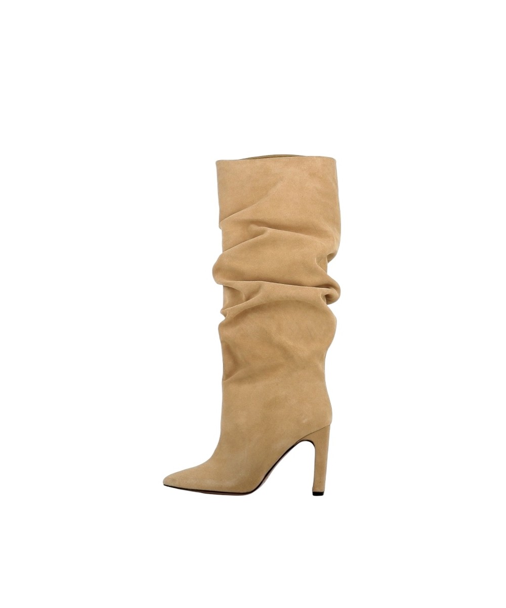 bottes-beige-054ndc-1.jpg Botte Leila Daim Beige Plissée à Talon – Image 1