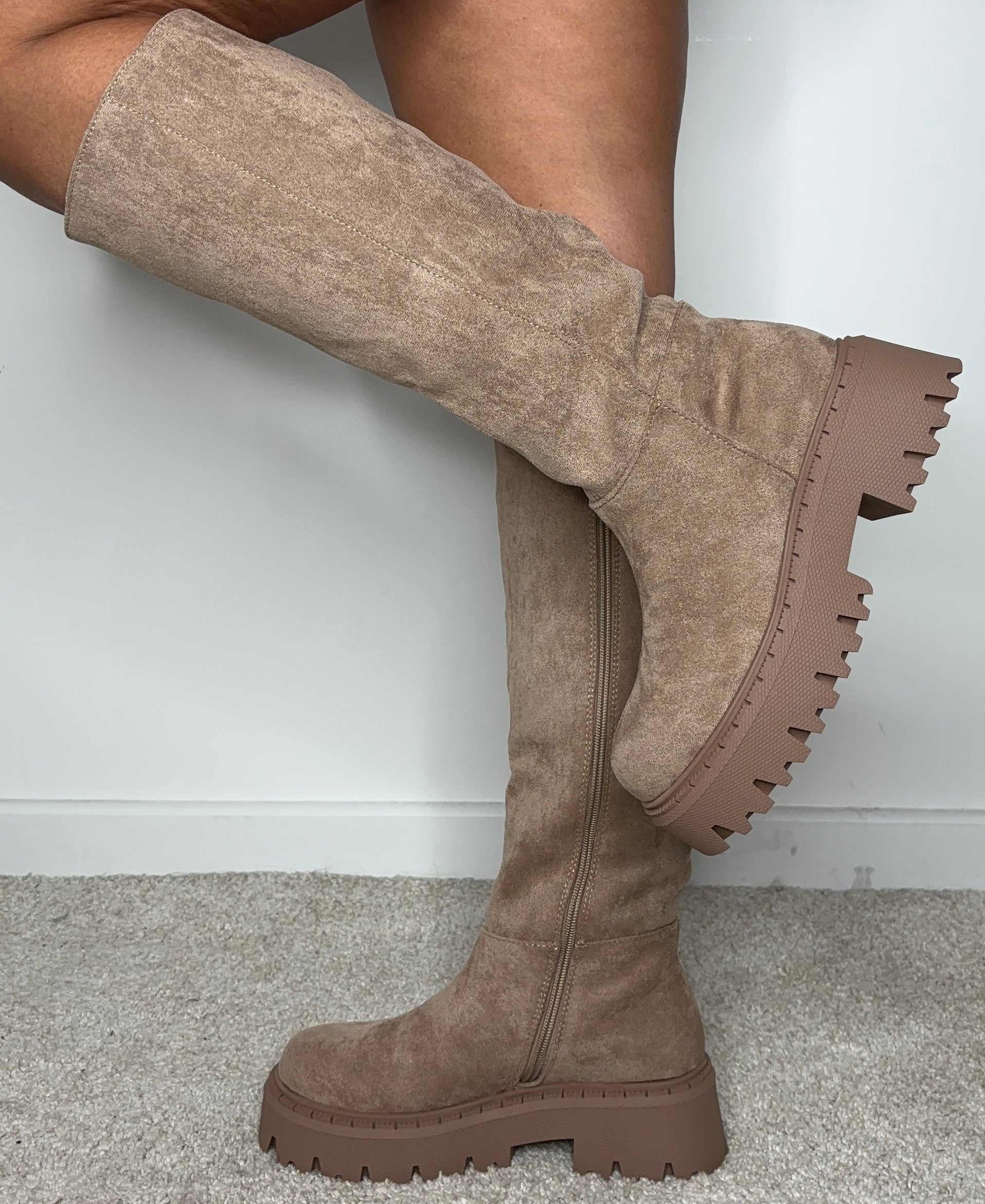 bottes-beige-745crg-1.jpg Bottes daim Joana beige 36 – Image 1