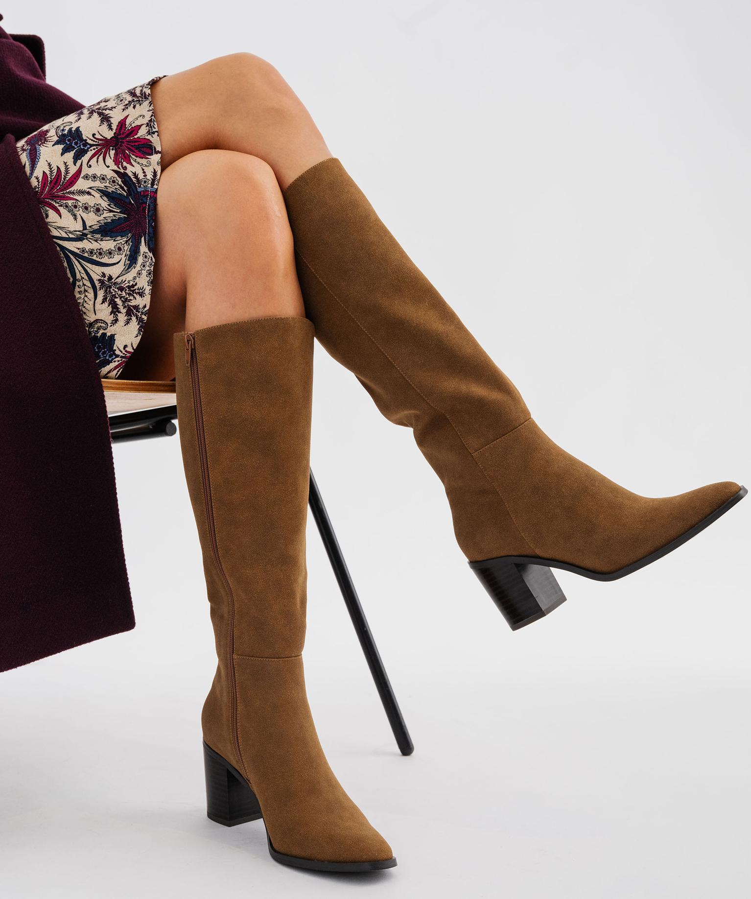 bottes-beige-femme-021lnq-1.jpg Bottes à talon en suédine femme – Image 1