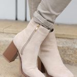 Bottines à talons en suédine beige