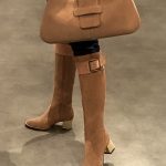 Bottes cavalière habillées femme sur mesure en cuir beige camel à talon bottier de 5.5 cm Florence Kooijman