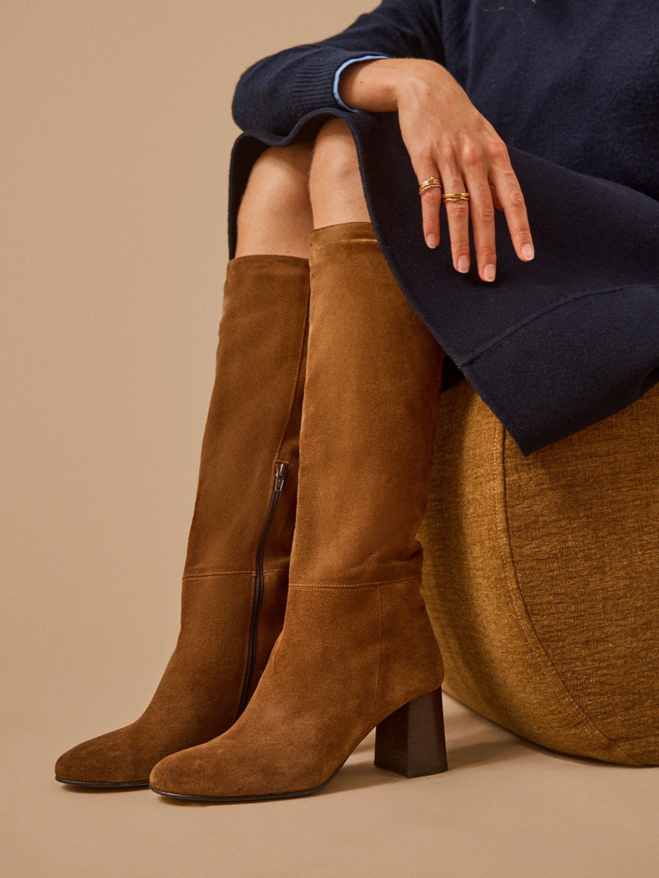 bottes-camel-femme-515obb-1.jpg Bottes à talon cuir velouté femme – Image 1
