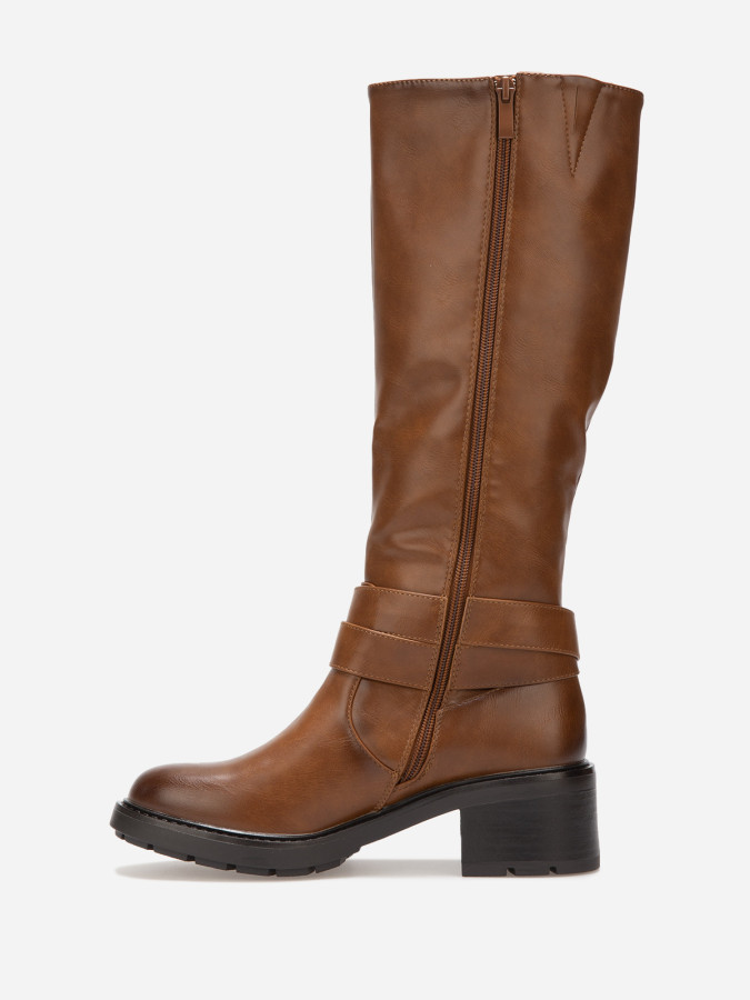 bottes-camel-femme-579fab-1.jpg Bottes camel à talon et bride ceinture – Image 1