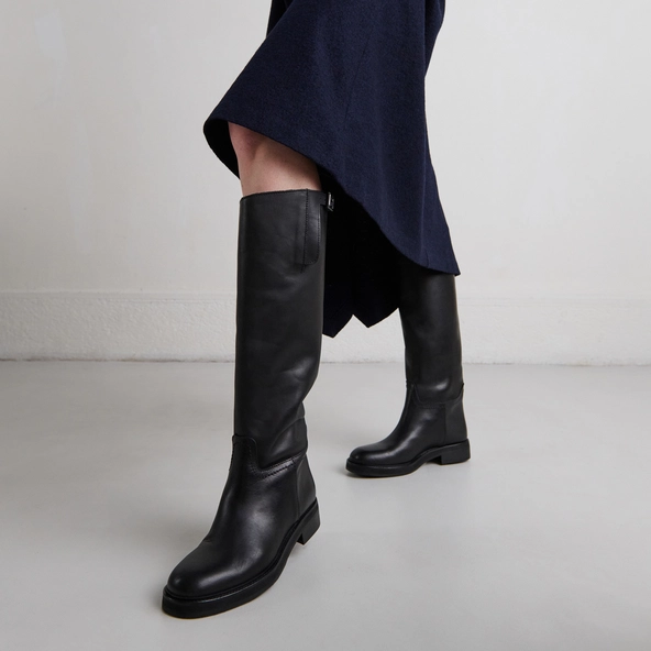 bottes-cavaliere-femme-773act.webp Bottes cavalières en cuir noir | READY | Jonak – Image 1