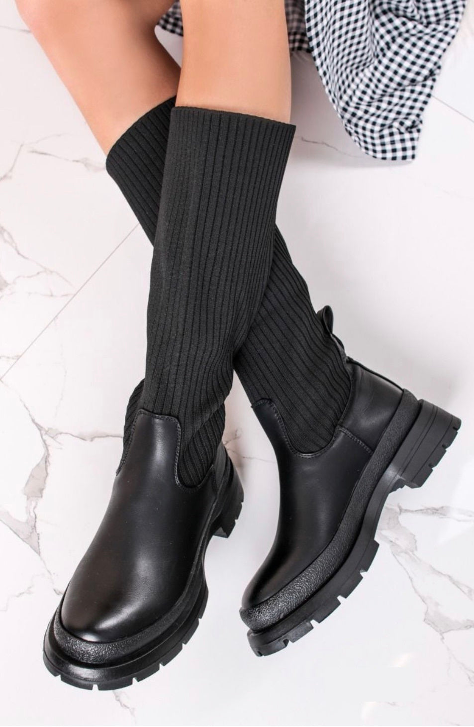 bottes-chaussettes-870pop-1.jpg Bottes noires effet chaussettes, semelle épaisse 36 / Noir – Image 1