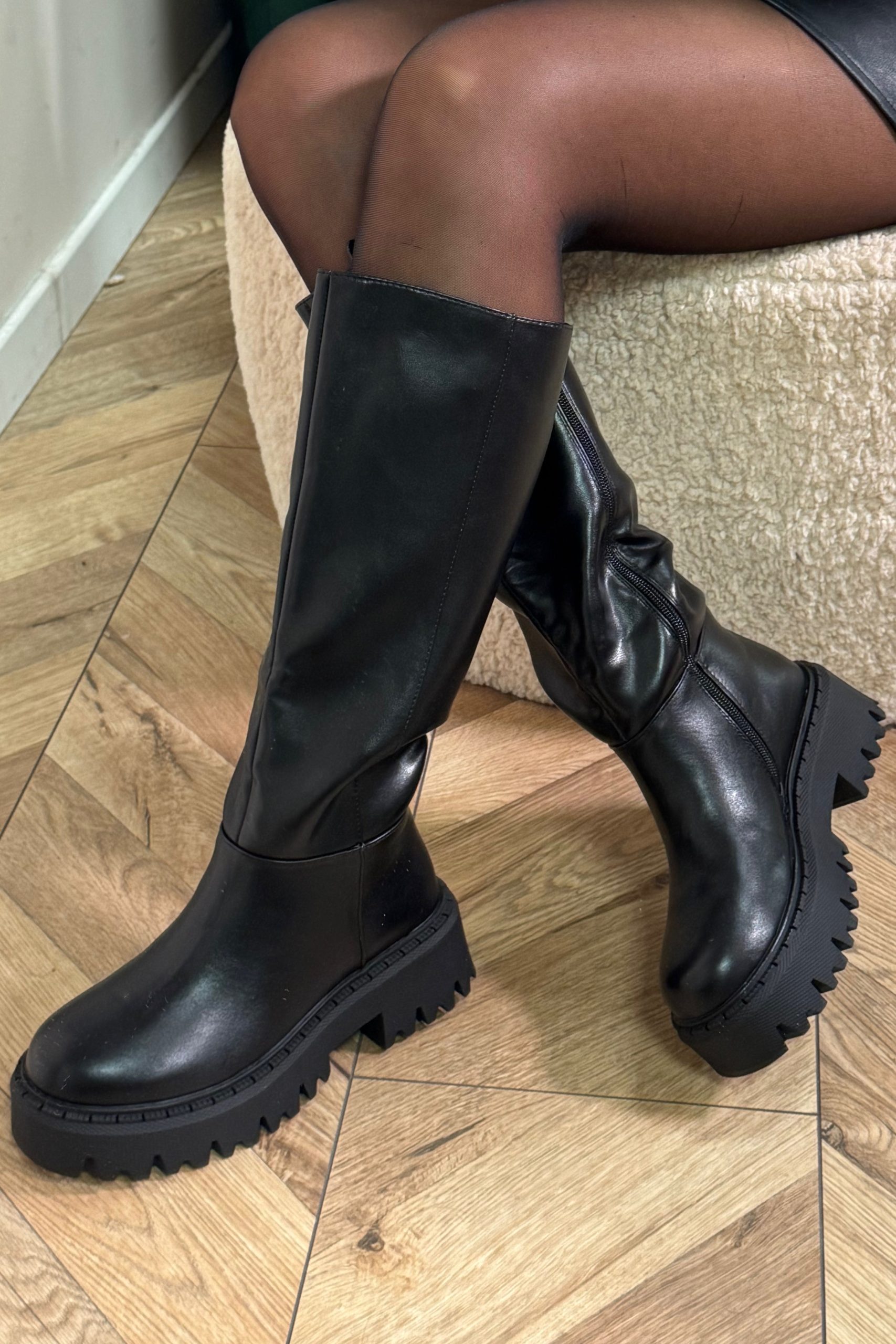 bottes-femme-cuir-166iga-1.jpg Bottes Femme à Plate forme en Simili Cuir Style Audacieux – Image 1