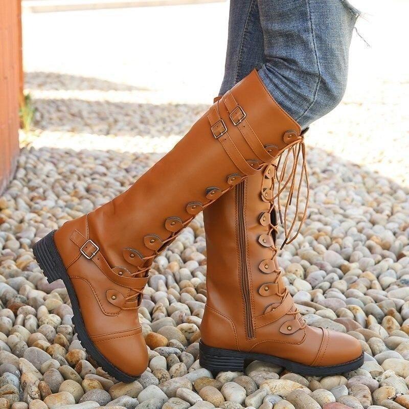 bottes-femme-marron-222ycs-1.jpg Bottes Steampunk Marron en PU – Image 1