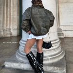 Bottes hautes femme noires en vinyle à talon carré et détails dorés