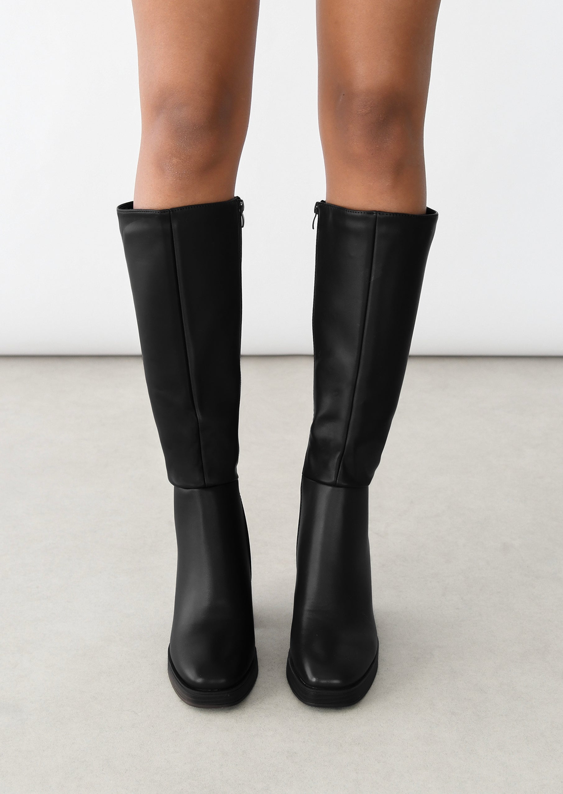 bottes-hautes-noires-523inf-1.jpg Bottes hautes à talons – Image 1