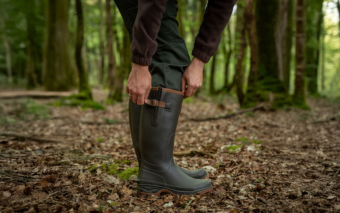 bottes-homme-845sqi-1.jpg Botte GRAND VENEUR Marron pour Homme en Caoutchouc Marron Chasse Rouchette – Image 1