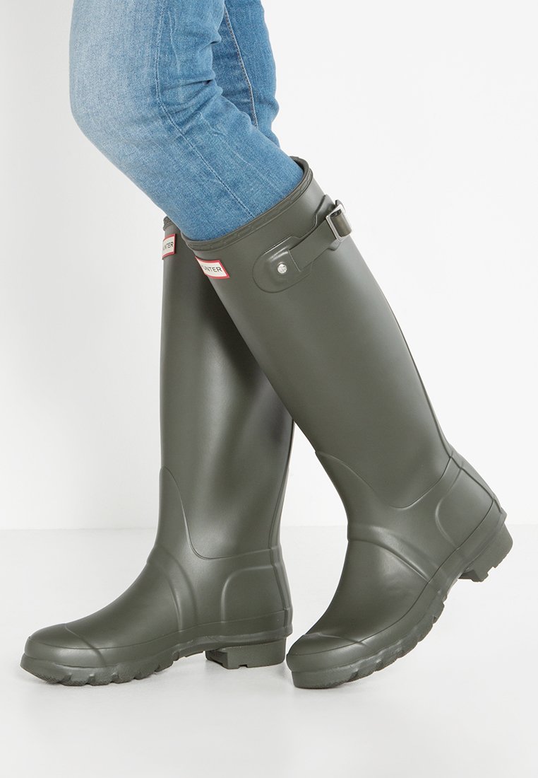 bottes-hunter-femme-668nop-1.jpg Hunter ORIGINAL WOMENS TALL BOOT Bottes en caoutchouc dark olive/olive ZALANDO.FR – Image 1