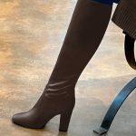 Bottes habillées femme sur mesure en cuir marron ébène à talon bottier de 8.5 cm Florence Kooijman