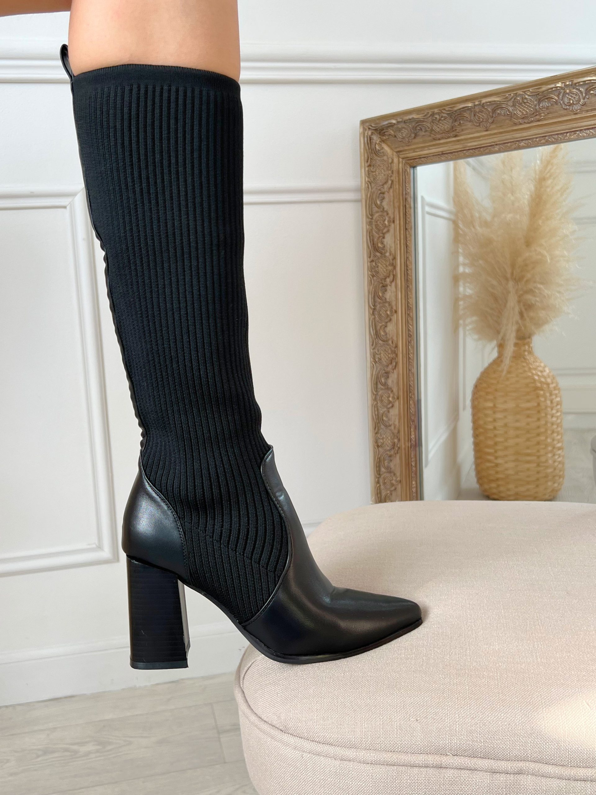 bottes-noires-femme-650pmu-1.jpg Bottes noir femme – Loïcia – Image 1