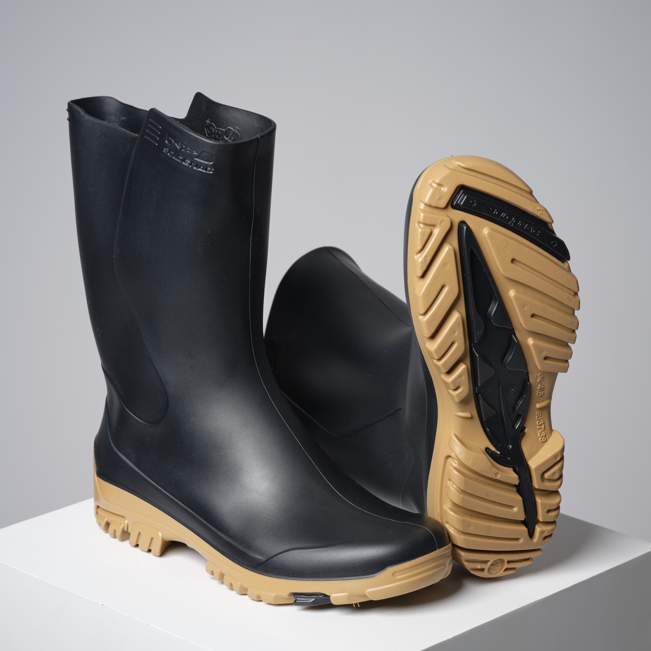 bottes-pluie-femme-939rfw-1.jpg Bottes de pluie femme 100 noir – Image 1