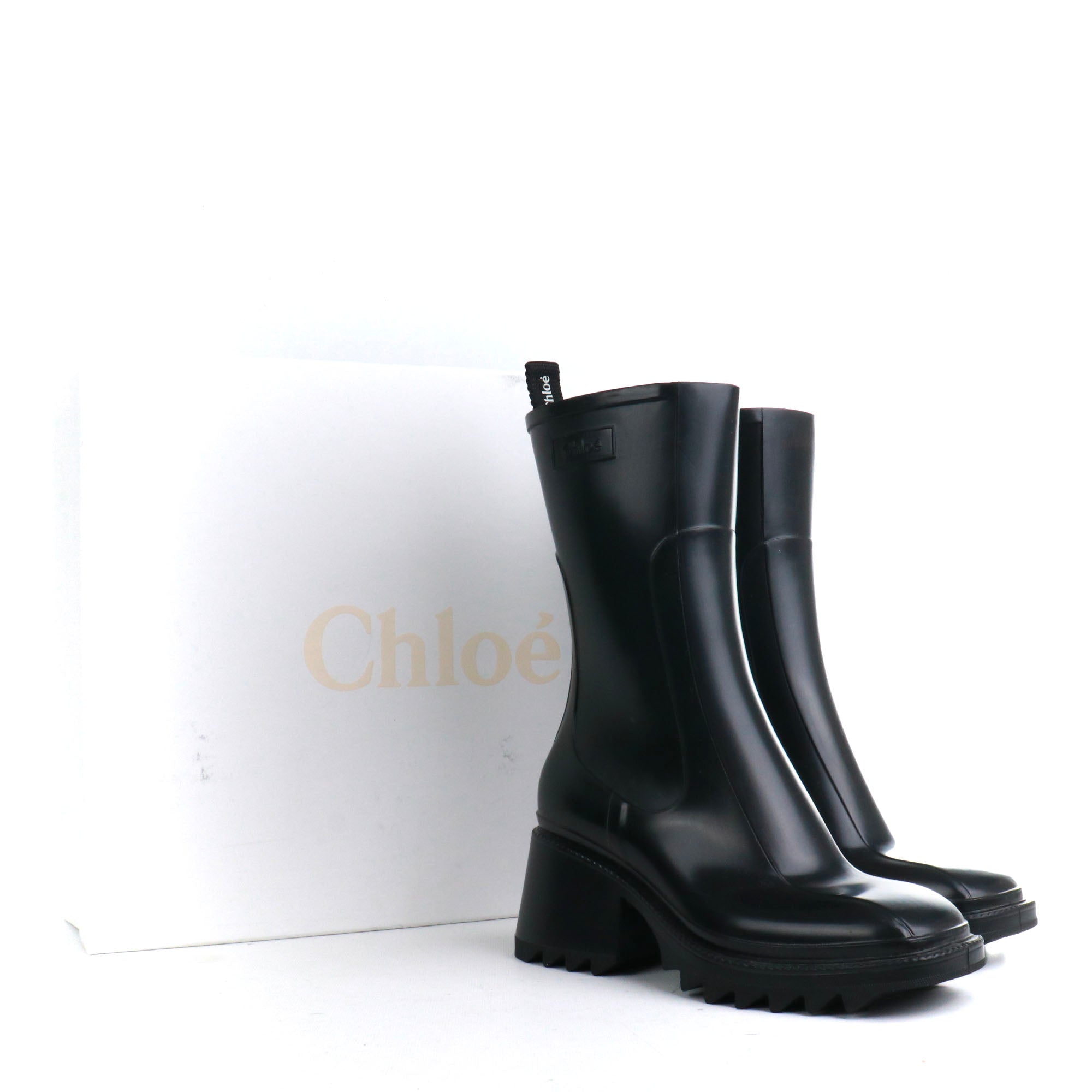 bottines-chloe-367qer-1.jpg CHLOÉ Bottines Betty Chloé en caoutchouc noir (T37) d'occasion | ORMAIN – Image 1
