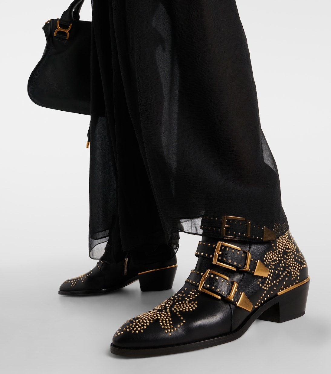 bottines-chloe-403cgk.jpg Bottines Susanna en cuir à clous – Image 1