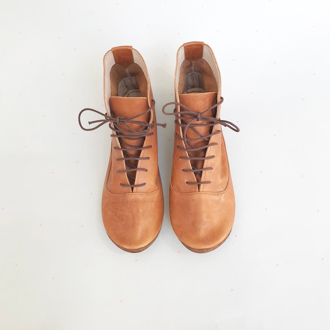 bottines-femme-cuir-italienne-422byg-1.jpg Bottines pour femmes en cuir souple italien marron clair, bottines à lacets, chaussures faites à la main Etsy France – Image 1
