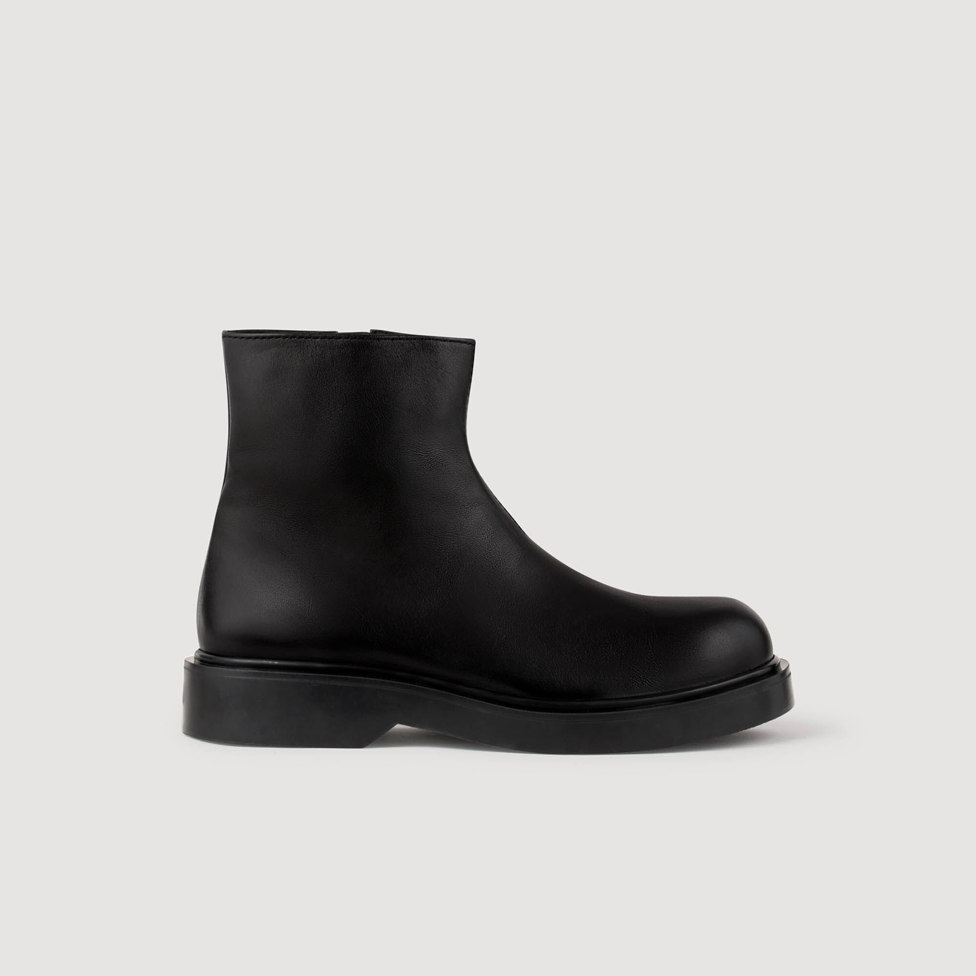 bottines-sandro-715pjn-1.jpg Jaiio Bottines Sandro Noires Jaiio Sandro Bottines Noires Zipped Leather Ankle Boots In Black – Image 1