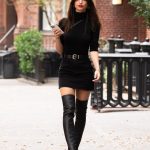 En cuissardes, Emily Ratajkowski fait grimper en flèche son statut de femme fatale | Vogue France