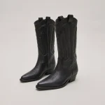 Bottes à bouts pointus et surpiqures apparentes en cuir grainé noir | DELEA | Jonak